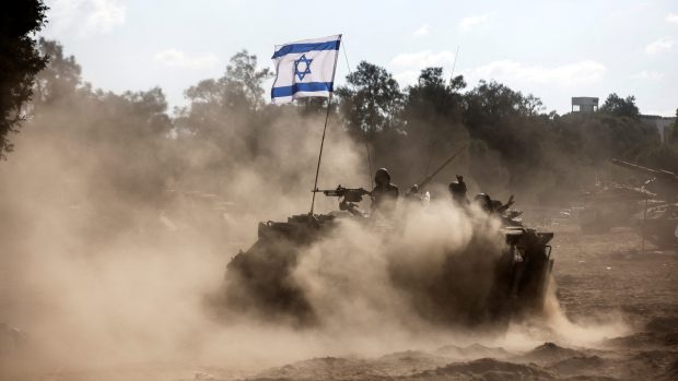 Vojáci izraelské armády poblíž hranic s Pásmem Gazy