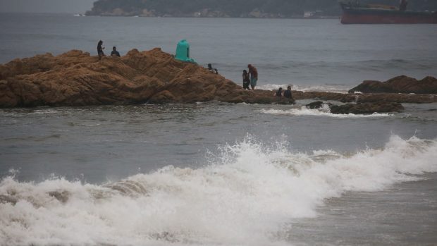 Mexické letovisko Acapulco se připravuje na zásah hurikánem Otis