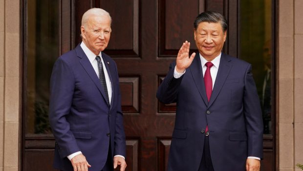 Americký prezident Joe Biden a čínský prezident Si Ťin-pching na společnéím jednání v Kalifornii