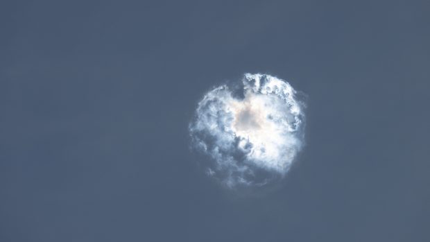 Exploze nosné rakety Super Heavy při zkušebním letu nové generace kosmické lodi Starship