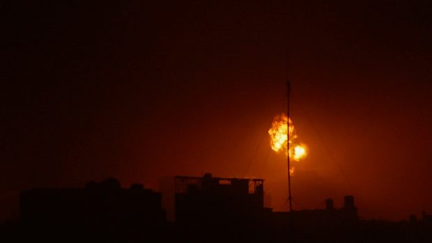 Vzdušný útok na Chán Júnis na jihu Pásma Gazy