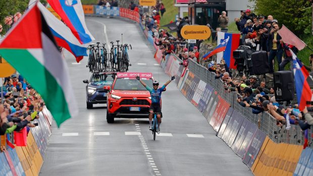 Devatenáctou etapu Gira d&#039;Italia o délce 157 kilometrů vyhrál po sólovém úniku italský cyklista Andrea Vendrame
