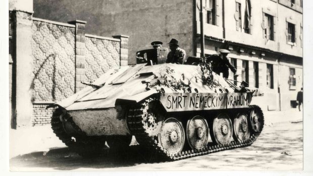 Jeden z povstaleckých „tanků“
