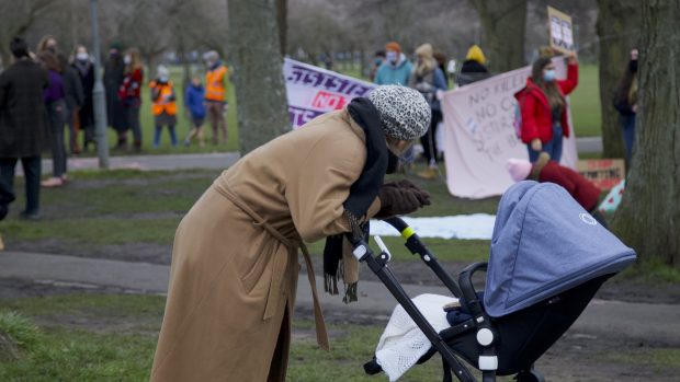 Protest proti násilí na ženách v Edinburghu