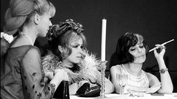 Herečky ve filmu Světáci z roku 1969 zleva: Iva Janžurová, Jiřina Bohdalová a Jiřina Jirásková