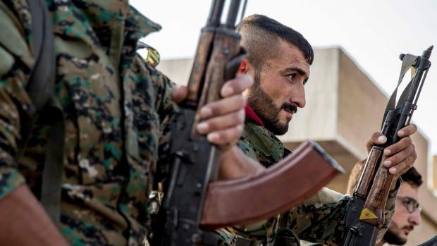 Turecko ztotožňuje syrské kurdské milice s kurdskými povstalci v Turecku a odmítá jejich přítomnost v blízkosti své hranice