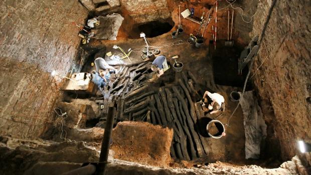 Archeologové objevili středověkou hradbu, která může být stará 1000 let