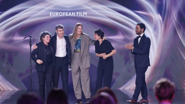 Cenu Evropské filmové akademie (EFA) pro nejlepší film získalo drama Anatomie pádu francouzské režisérky Justine Trietové