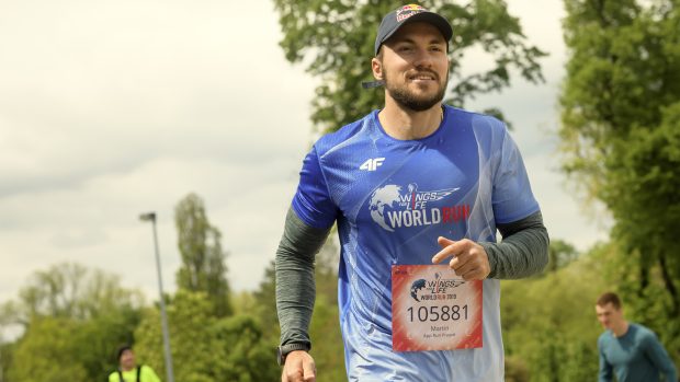 Charitativního běhu Wings for life World Run se letos opět zúčastnil i kanoista Martin Fuksa