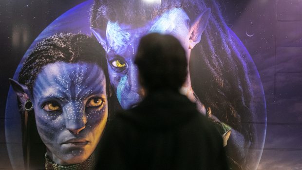 Reklama na film Avatar: The Way of Water na zastávce v Hong Kongu