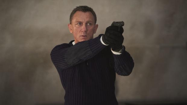 Daniel Craig jako James Bond ve filmu No Time To Day (Není čas zemřít)