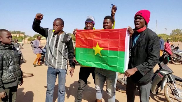 Lidé podporovali armádní vzbouřence v hlavním městě Ouagadougou