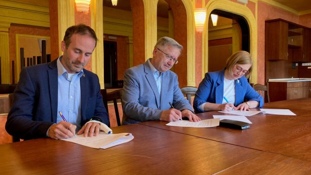 Zástupci nové děčínské koalice podepsali memorandum
