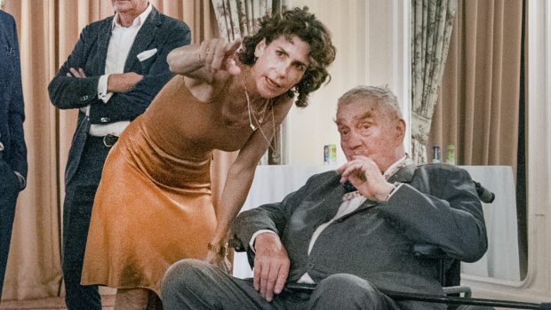 Lila Schwarzenbergová a Karel Schwarzenberg při promítání filmu Můj otec, kníže