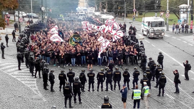 Pochod fanoušků, jak je zachytil DanielACS.