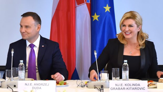 Polský prezident Andrzej Duda a chorvatská prezidentka Kolinda Grabarová Kitarovićová, hlavní propagátoři iniciativy Trojmoří při červnovém setkání v Záhřebu