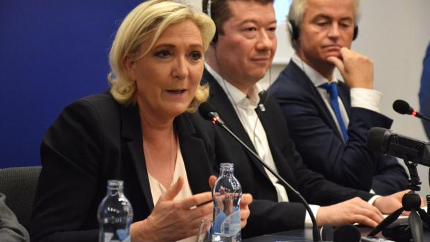 Marine Le Penová, Tomio Okamura a Geert Wilders na tiskové konferenci SPD