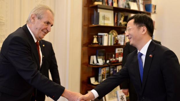 Prezident Miloš Zeman a čínský velvyslanec Čang Ťien-min