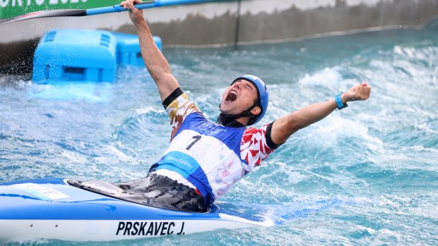 Český kajakář Jiří Prskavec slaví olympijské vítězství