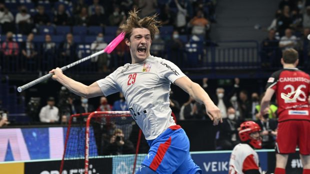 Filip Langer slaví bronzový gól proti Švýcarům
