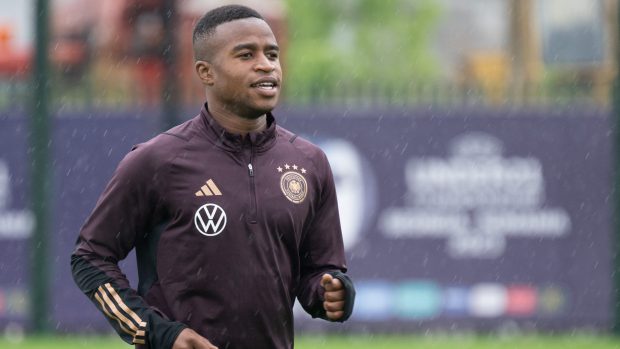 Youssoufa Moukoko na tréninku německé fotbalové reprezentace do 21 let