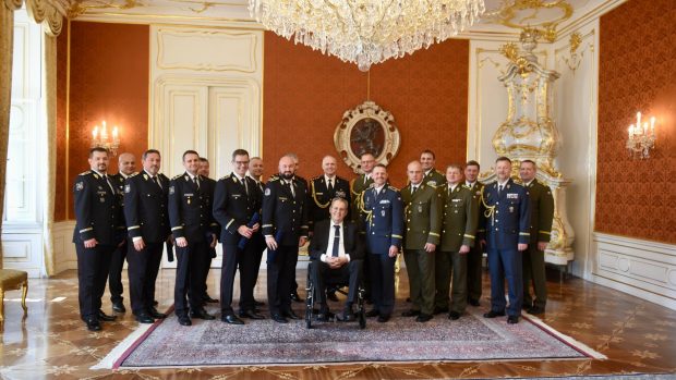 Prezident Zeman a 19 nově jmenovaných generálů