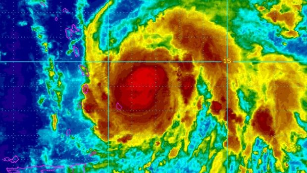 Hurikán Maria 18. září na satelitním snímku amerického Národního úřadu pro oceán a atmosféru (NOAA)