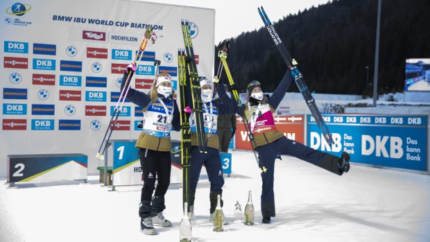 Norské stupně vítězů: zleva Ingrid Landmark Tandrevoldová, Tiril Eckhoffová, Marte Olsbuová Röiselandová