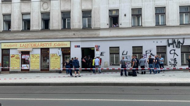 Úřad práce v Bělehradské ulici v Praze, kde útočník vážně postřelil ženu