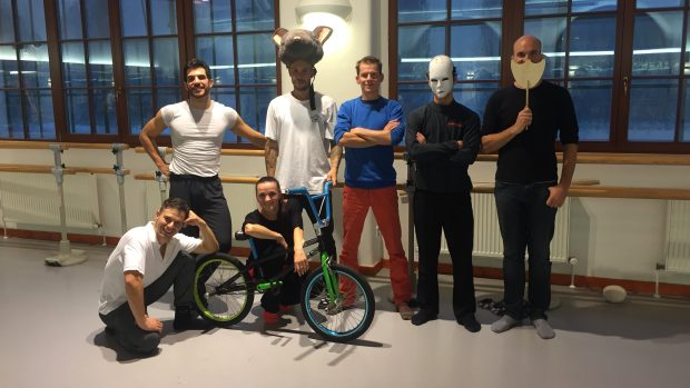 Kapela Zrní, taneční soubor Dekkadancers a BMX biker Martin Dražil