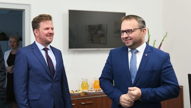 Nově jmenovaný ředitel Úřadu práce Daniel Krištof a ministr práce a sociálních věcí Marian Jurečka (KDU-ČSL)