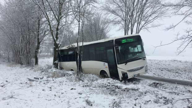 Nehoda autobusu u Ločenic na Českobudějovicku