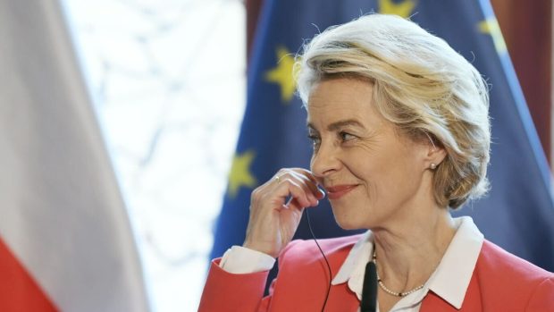 Předsedkyně Evropské komise Ursula von der Leyenová oznámila schválení revidovaného plánu obnovy