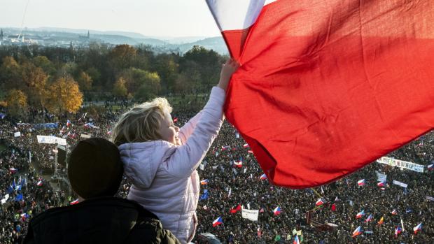 Demonstrace 16.11. na Letenské pláni.
