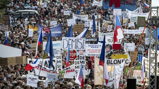 Demonstrace pořádaná Milionem chvilek pro demokracii na Václavském náměstí.