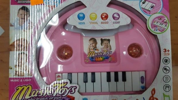 Česká obchodní inspekce nařídila stáhnout z trhu dětskou hračku s názvem Piánko na baterie