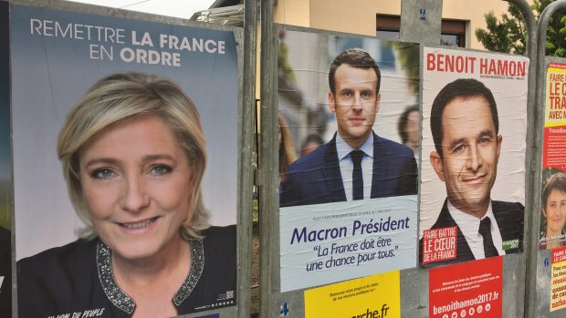 Francouzské prezidentské volby: plakáty kandidátů