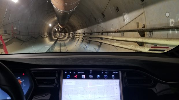 Vysokorychlostní podzemní přepravní systém hyperloop.