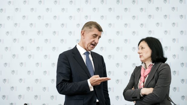 Babišův možný střet zájmů se řeší i na evropské úrovni. Na snímku s místopředsedkyní Evropské komise Věrou Jourovou (ANO)