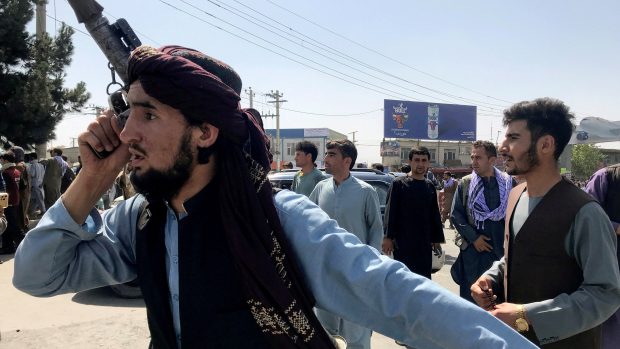 Člen Tálibánu kontroluje oblast u mezinárodního letiště Hamid Karzai v Kábulu