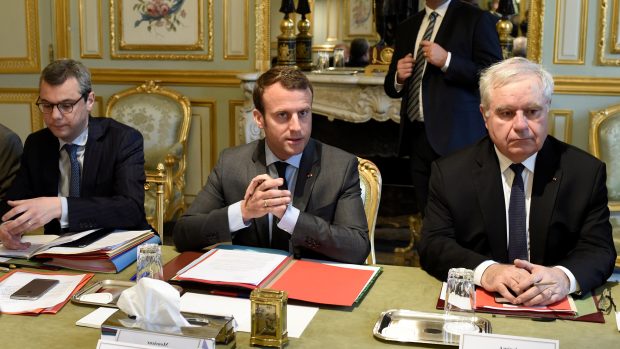 Francouzský prezident Emmanuel Macron na pravidelném týdenním zasedání bezpečnostní rady v Elysejském paláci.