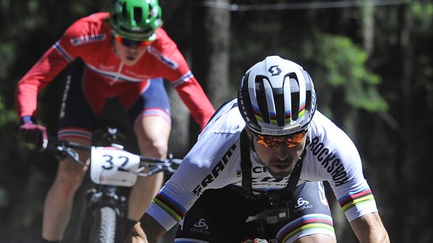 Švýcar Nino Schurter ovládl závod SP bikerů v Novém Městě