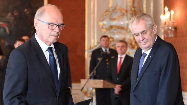 Nový ministr financí Ivan Pilný a prezident Miloš Zeman.