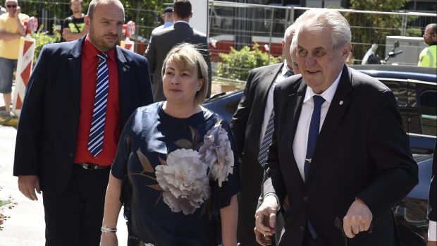 Prezident Miloš Zeman a první dáma Ivana Zemanová zahájili třídenní návštěvu Jihomoravského kraje