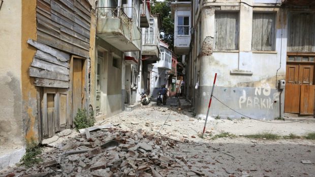 Citelné zemětřesení, které překročilo šestý stupeň intenzity, zasáhlo řecko-turecké pomezí. Na snímku vesnice Plomari na severovýchodě ostrova Lesbos.