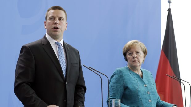 Estonský premiér Jüri Ratas a německá kancléřka Angela Merkelová.