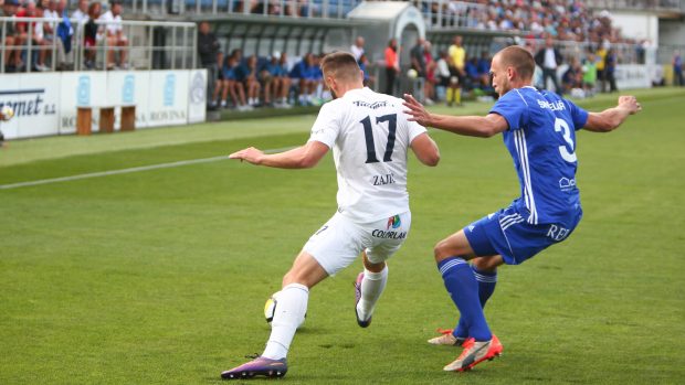 Fotbalisté Slovácka ve 3. ligovém kole doma porazili Baník Ostrava 5:2 a ukončili sérii devíti zápasů bez vítězství. Pomohl jim k tomu rychlý nástup v podobě gólů Tomáše Zajíce, Vlastimila Daníčka a Marka Havlíka.