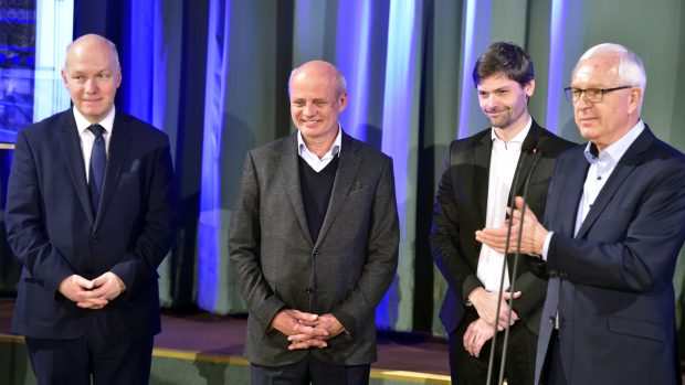 Kandidáta na prezidenta Jiřího Drahoše (vpravo) přišli do Lucerny podpořit jeho bývalí protikandidáti (zleva) Pavel Fischer, Michal Horáček a Marek Hilšer.