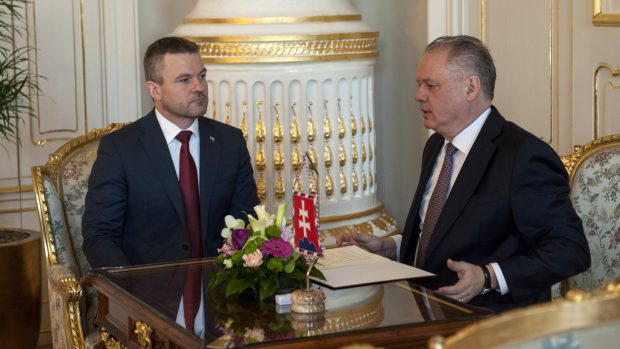 Slovenský premiér Peter Pellegrini (vlevo) a prezident Andrej Kiska