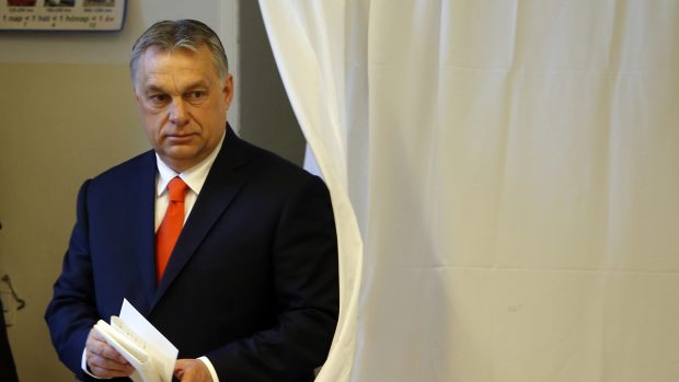 Premiér Viktor Orbán odvolil v parlamentních volbách
